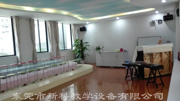 <a href='http://www.gdlangyu.cn/chanpin/58-1.html' target='1' style='font-size:18px; font-weight:bold; color:#000000;'>音樂功能室</a>