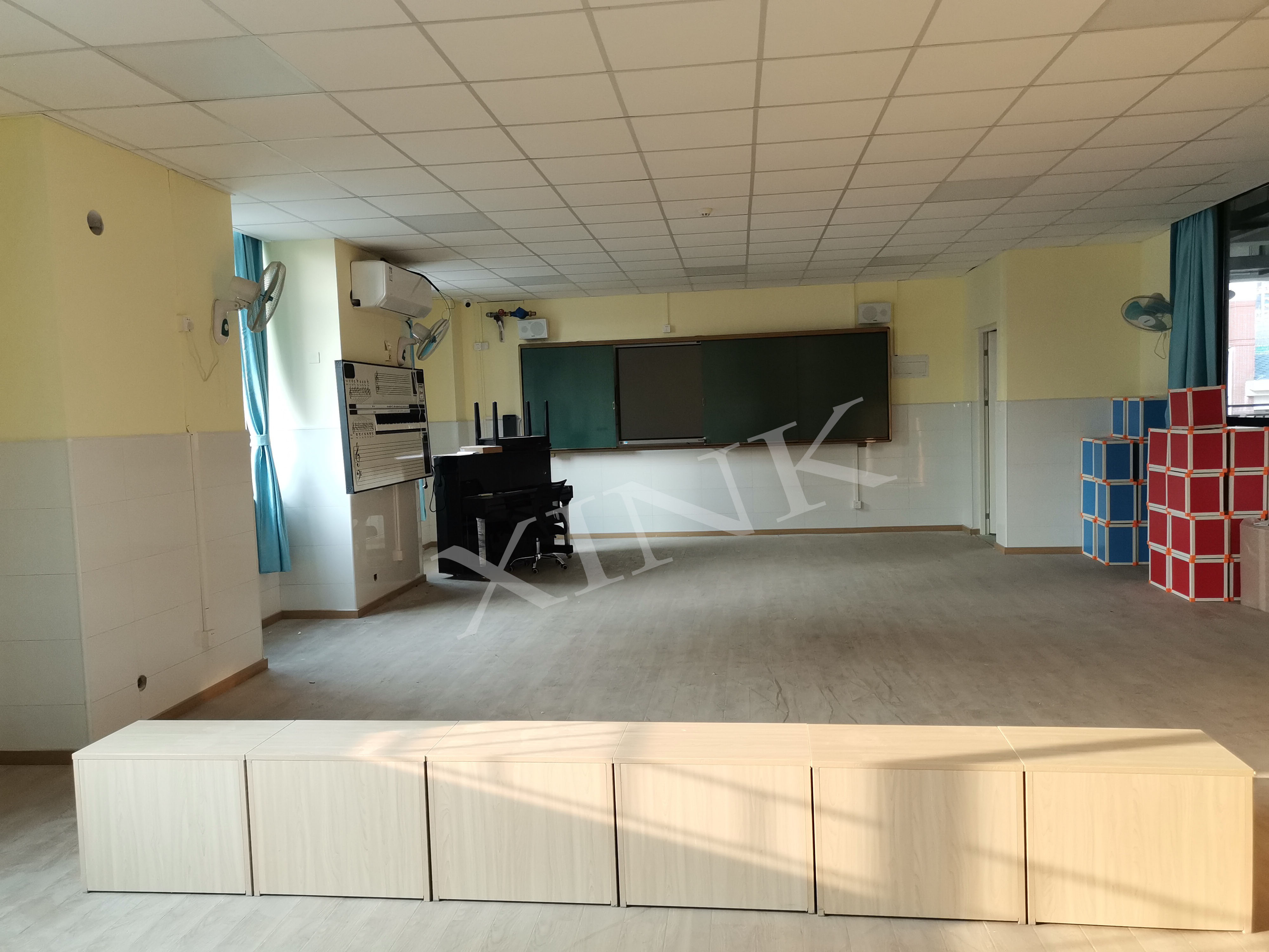 音樂<a href='http://www.gdlangyu.cn/chanpin/59-1.html' target='1' style='font-size:18px; font-weight:bold; color:#000000;'>舞蹈室</a>