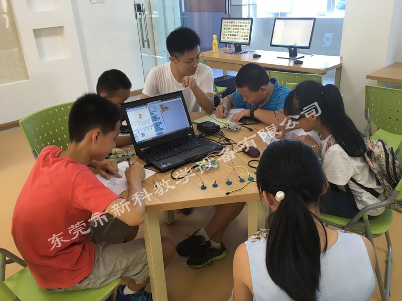 <a href='http://www.gdlangyu.cn' target='1' style='font-size:14px; font-weight:bold; color:#0080ff;'>創客實驗室</a>