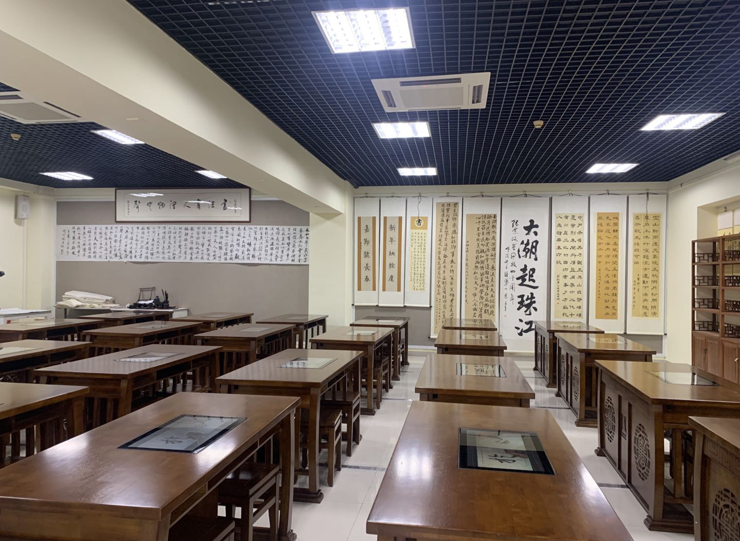 <a href='http://www.gdlangyu.cn/chanpin/57-1.html' target='1' style='font-size:18px; font-weight:bold; color:#000000;'>書法室</a>