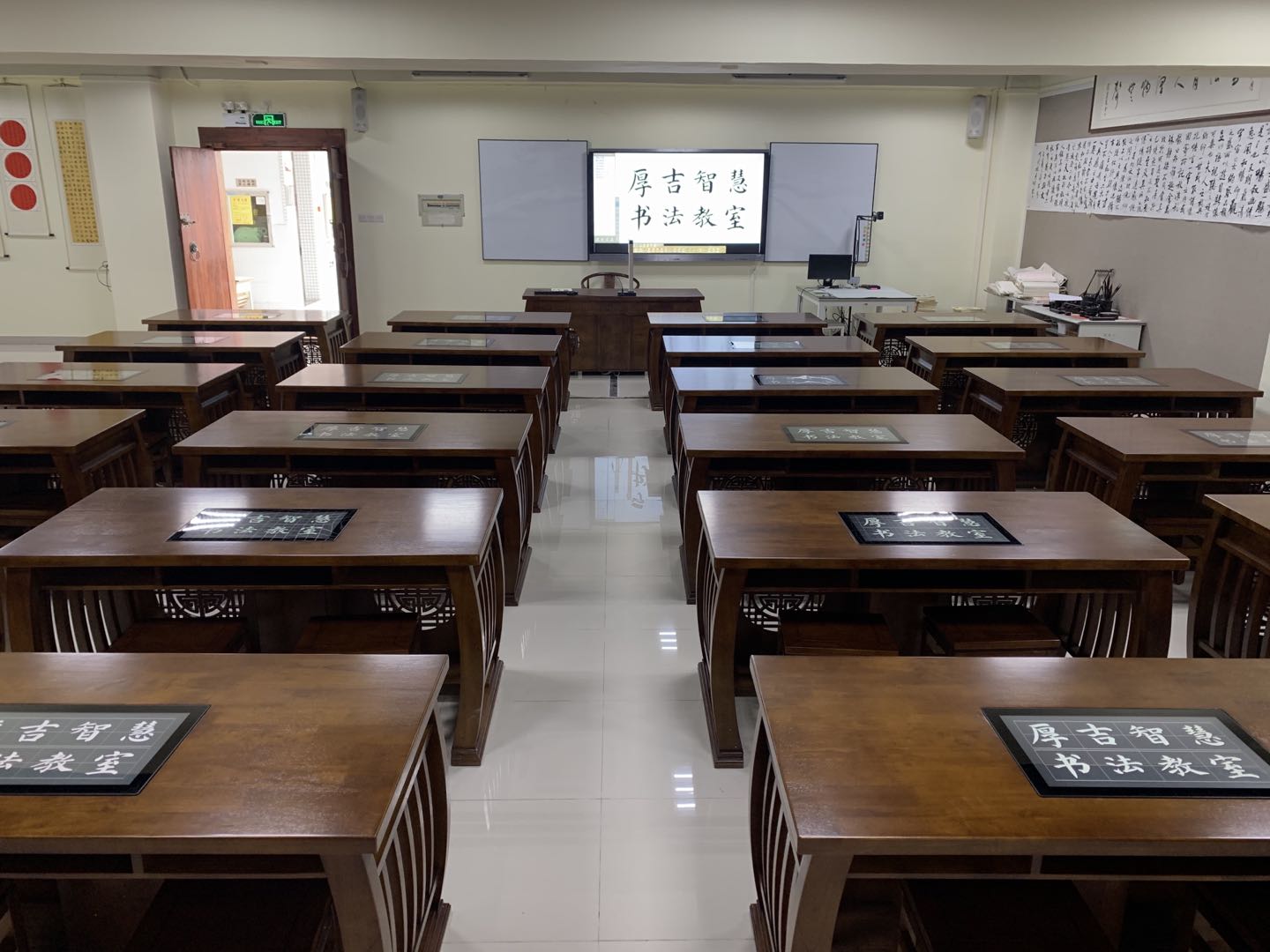 智慧<a href='http://www.gdlangyu.cn/chanpin/57-1.html' target='1' style='font-size:18px; font-weight:bold; color:#000000;'>書法室</a>