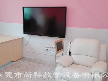 <a href='http://www.gdlangyu.cn' target='1' style='font-size:14px; font-weight:bold; color:#0080ff;'>心理咨詢室</a>布置