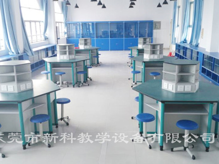 <a href='http://www.gdlangyu.cn/chanpin/60-1.html' target='1' style='font-size:18px; font-weight:bold; color:#000000;'>機器人功能室</a>3